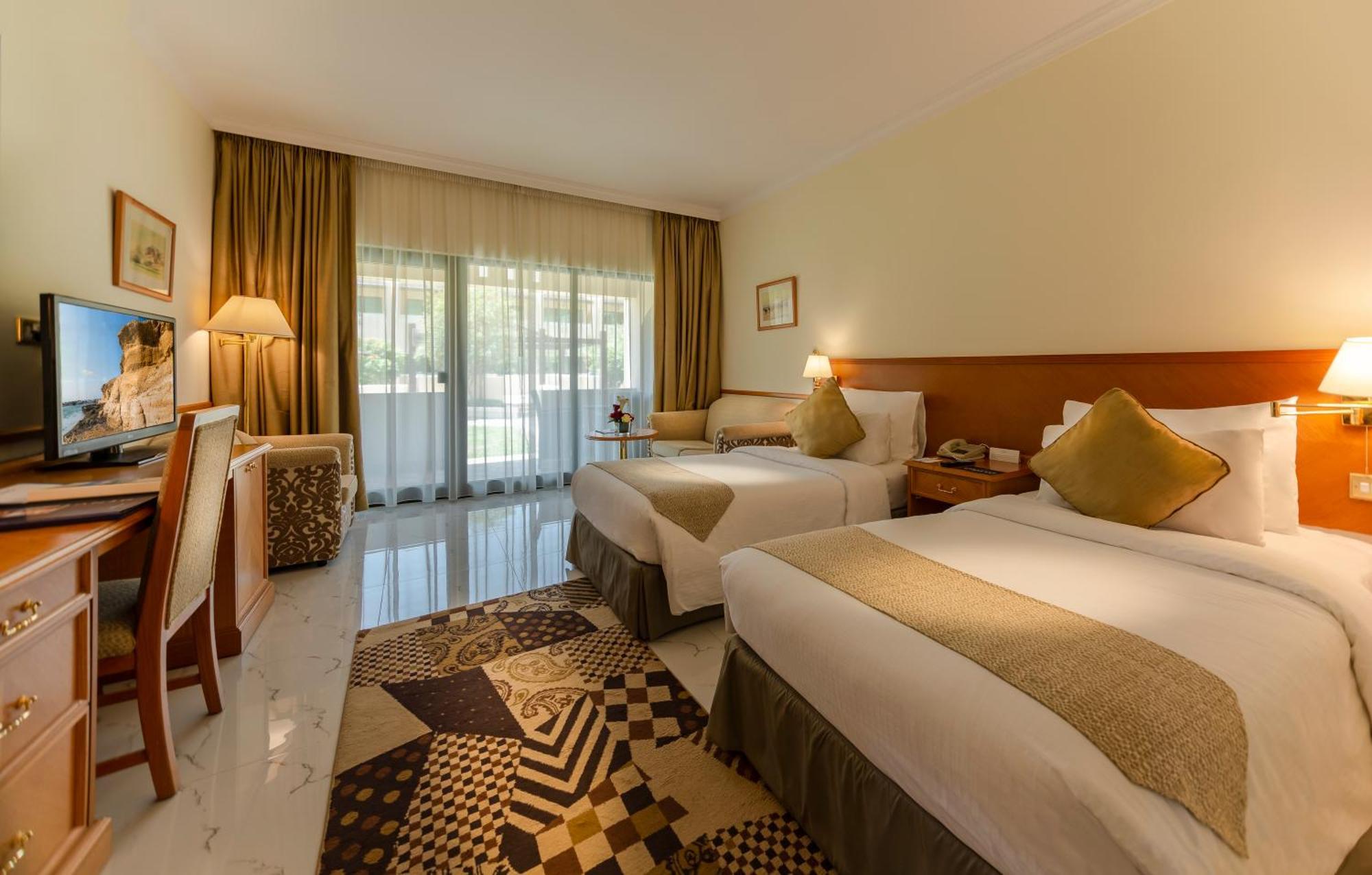 Hotel Golden Tulip 4*